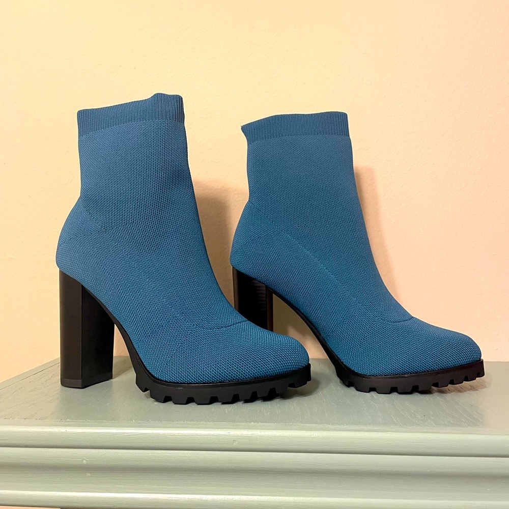 New In Box Minetta Block Heel Bootie size 9